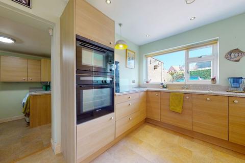 8 Chantry Close, Great Billing, Northampton, NN3 9EG