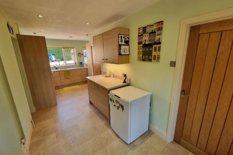 8 Chantry Close, Great Billing, Northampton, NN3 9EG