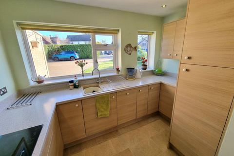 8 Chantry Close, Great Billing, Northampton, NN3 9EG