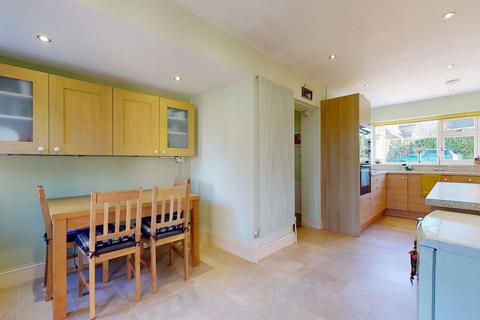 8 Chantry Close, Great Billing, Northampton, NN3 9EG