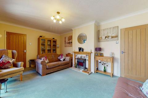 8 Chantry Close, Great Billing, Northampton, NN3 9EG