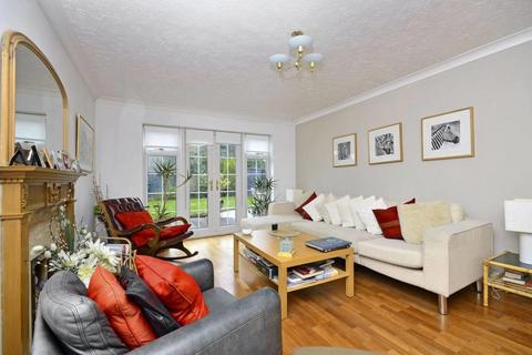 4 bedroom detached house to rent, Bridge Road, Chertsey, Surrey, KT16