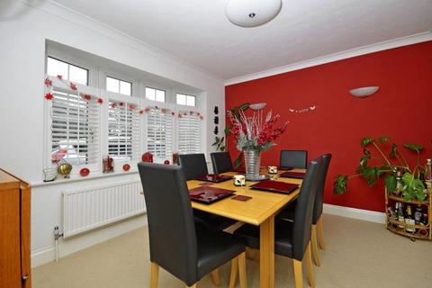 4 bedroom detached house to rent, Bridge Road, Chertsey, Surrey, KT16