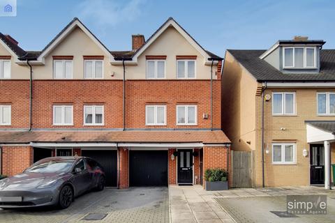 3 bedroom terraced house for sale - Albacore Way, Hayes, UB3