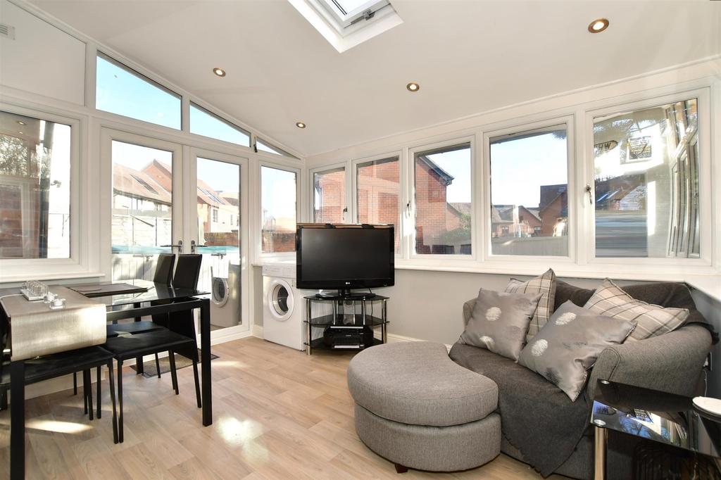 Part Glazed Dining Area