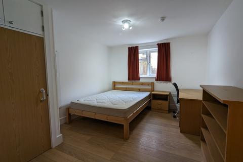 3 bedroom apartment to rent, Oxford, Cowley, Oxfordshire, OX4