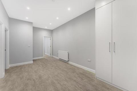 2 bedroom apartment to rent, Bond Street, Ealing, W5