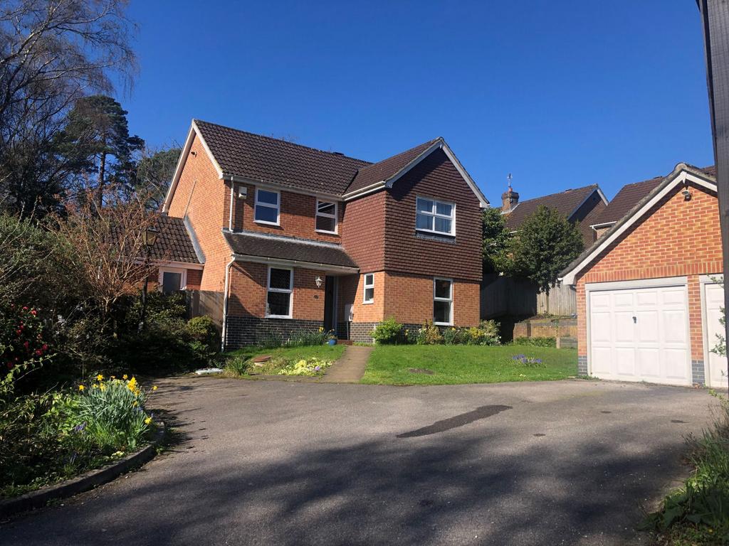 Bryony Close, Broadstone BH18 4 bed detached house for sale £625,000