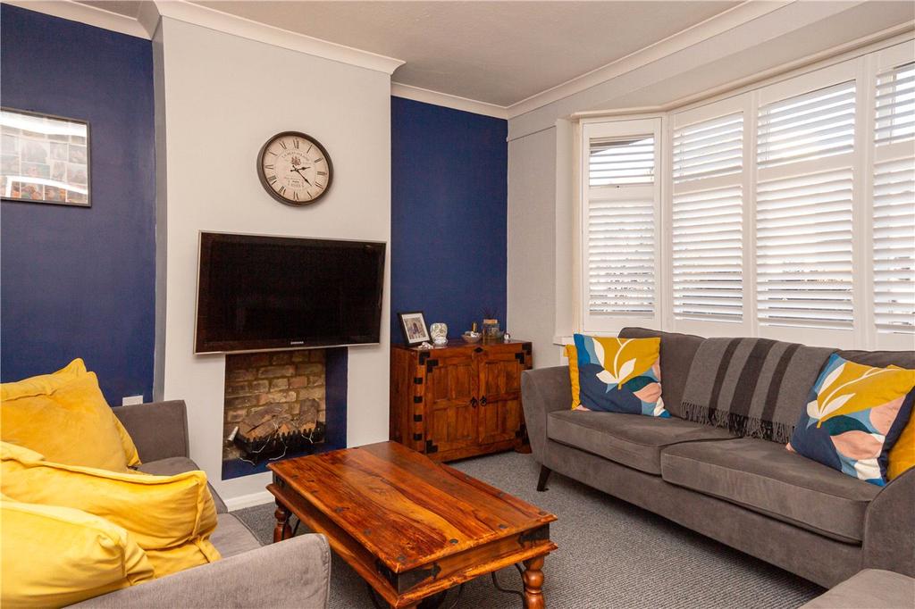 Linden Crescent, St. Albans, Hertfordshire 3 bed semidetached house