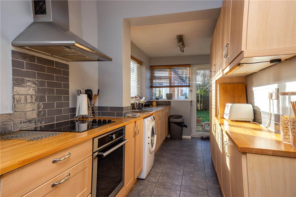 Linden Crescent, St. Albans, Hertfordshire 3 bed semidetached house