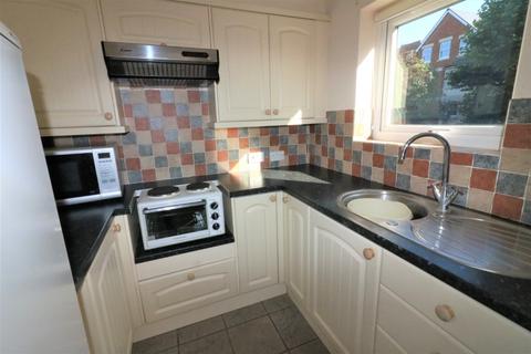 2 bedroom flat for sale - Warwick Avenue, Bedford, MK40