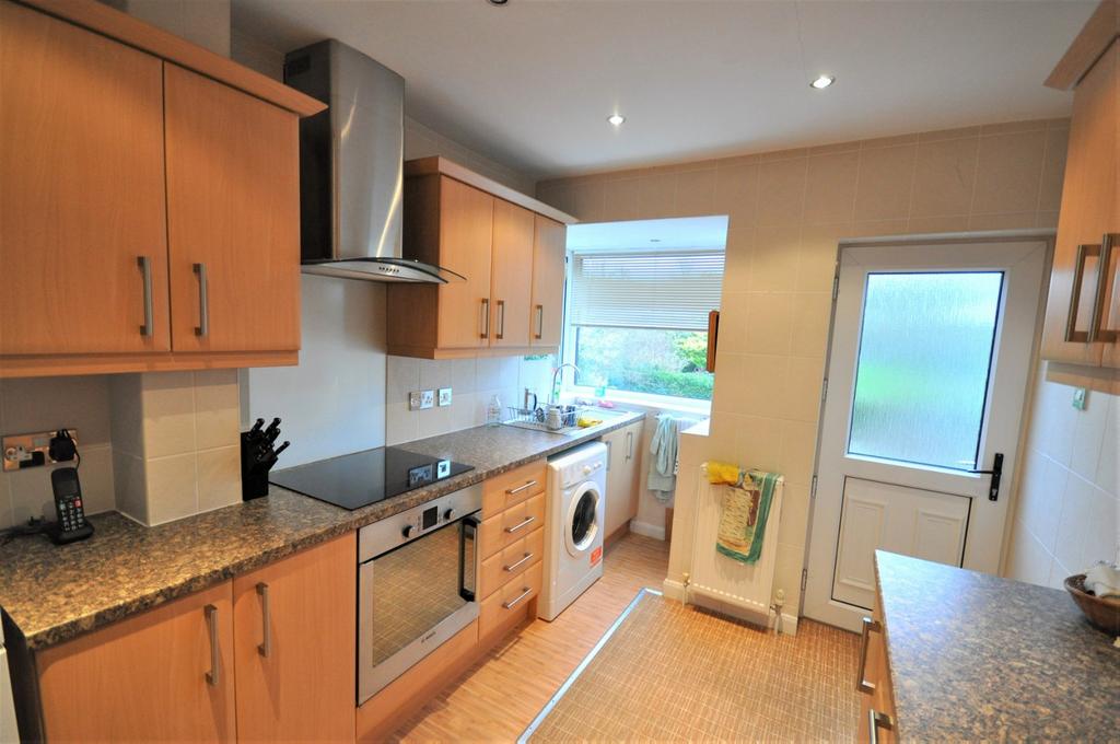 Ratten Row, Dodworth, S75 3RZ 3 bed semidetached house £235,000