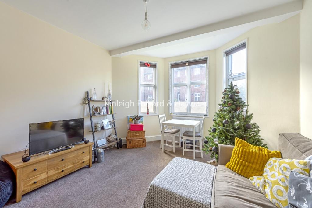Haslemere Road London N8 1 bed flat £1,699 pcm (£392 pw)