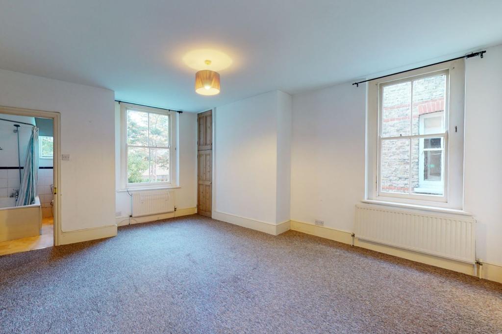 Elmfield Road, London, SW17 2 bed apartment £575,000