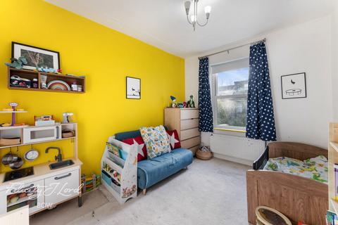 28 Wrexham Road, London, E3 2TJ