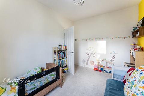 28 Wrexham Road, London, E3 2TJ