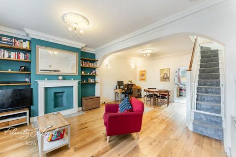 28 Wrexham Road, London, E3 2TJ