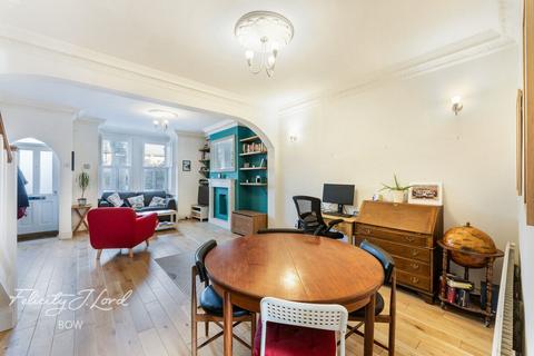 28 Wrexham Road, London, E3 2TJ