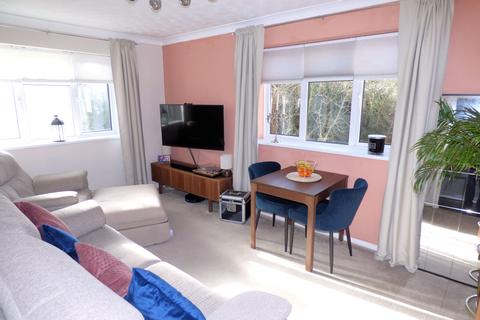 2 bedroom ground floor flat for sale - Westbury Terrace, Upminster RM14
