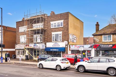 2 bedroom flat to rent, Whitchurch Lane, Edgware, HA8