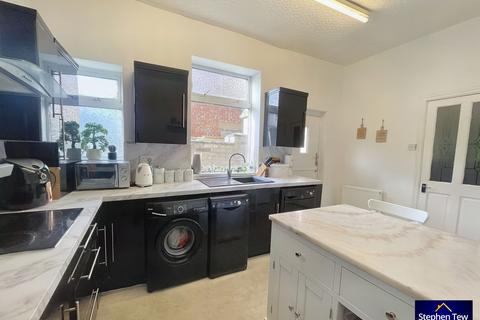 4 bedroom end of terrace house for sale, Bloomfield Road, Blackpool, FY1