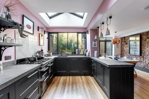 61 Allerton Road, London, N16 5UF