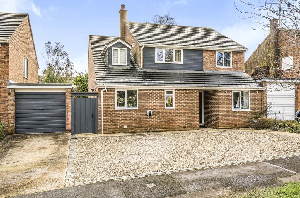 Oaklands Drive, Wokingham, RG41 4 bed detached house £875,000