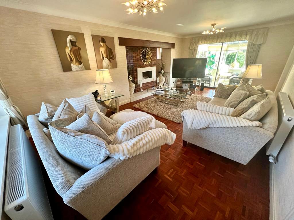 Falconwood Chase, Worsley, M28 4 bed detached house £650,000