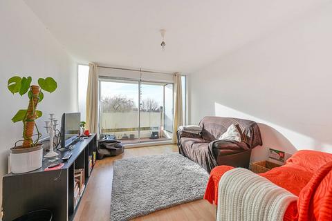 3 bedroom flat for sale - Bloomsbury Close, Ealing, London, W5