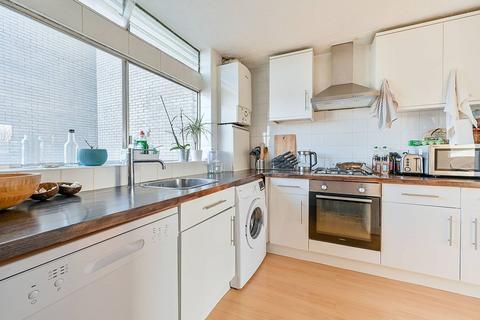 3 bedroom flat for sale - Bloomsbury Close, Ealing, London, W5