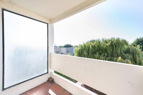 3 bedroom flat for sale - Bloomsbury Close, Ealing, London, W5