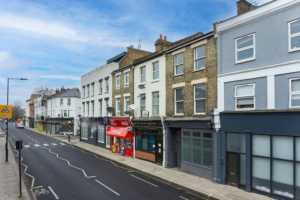 Dawes road, Fulham, London, SW6 2 bed flat £2,600 pcm (£600 pw)