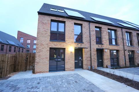 4 bedroom terraced house to rent, Griffin Road, Muirhouse, Edinburgh, EH4