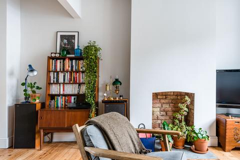 45 Roding Road, London, E5 0DN