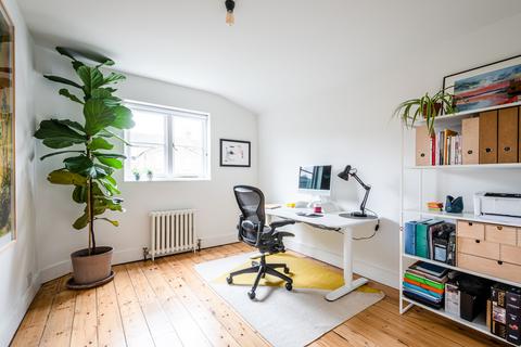 45 Roding Road, London, E5 0DN