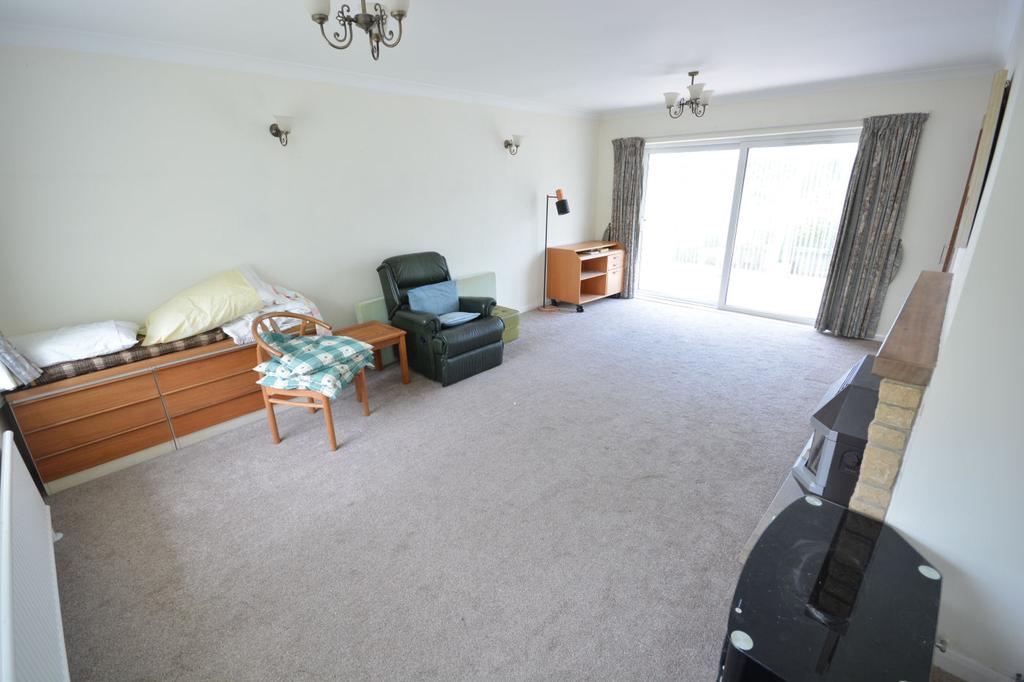 Merriefield Avenue, Broadstone BH18 3 bed chalet £625,000