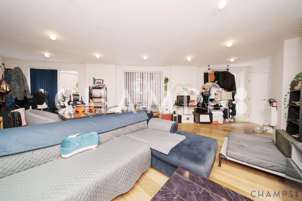 Flat 2, 33 Blackfriars Lane, EC4 V 6 EP