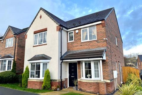 4 bedroom detached house for sale - Moorlands Road, Cleckheaton, West Yorkshire, BD19