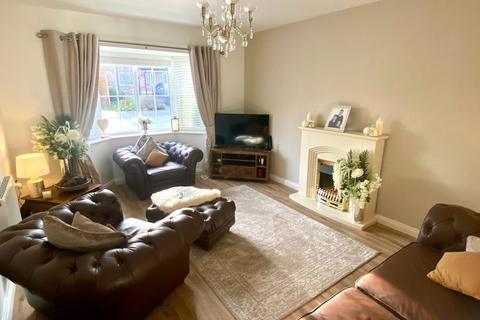 4 bedroom detached house for sale - Moorlands Road, Cleckheaton, West Yorkshire, BD19