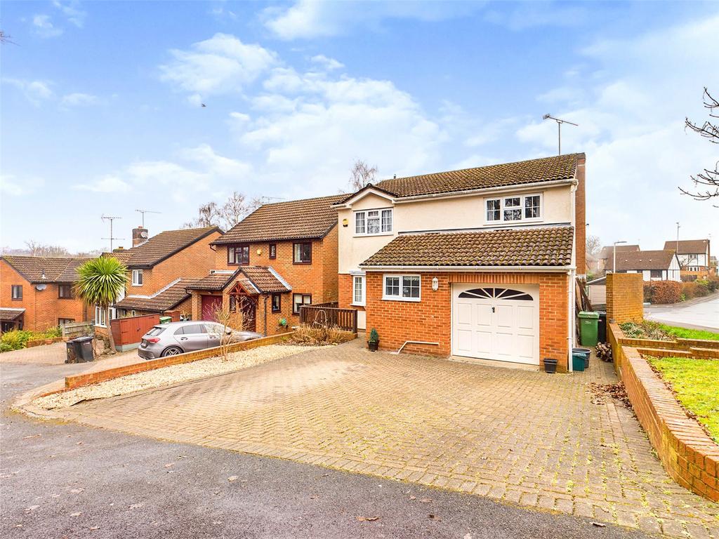 Lamden Way, Burghfield Common, Reading, RG7 4 bed detached house for