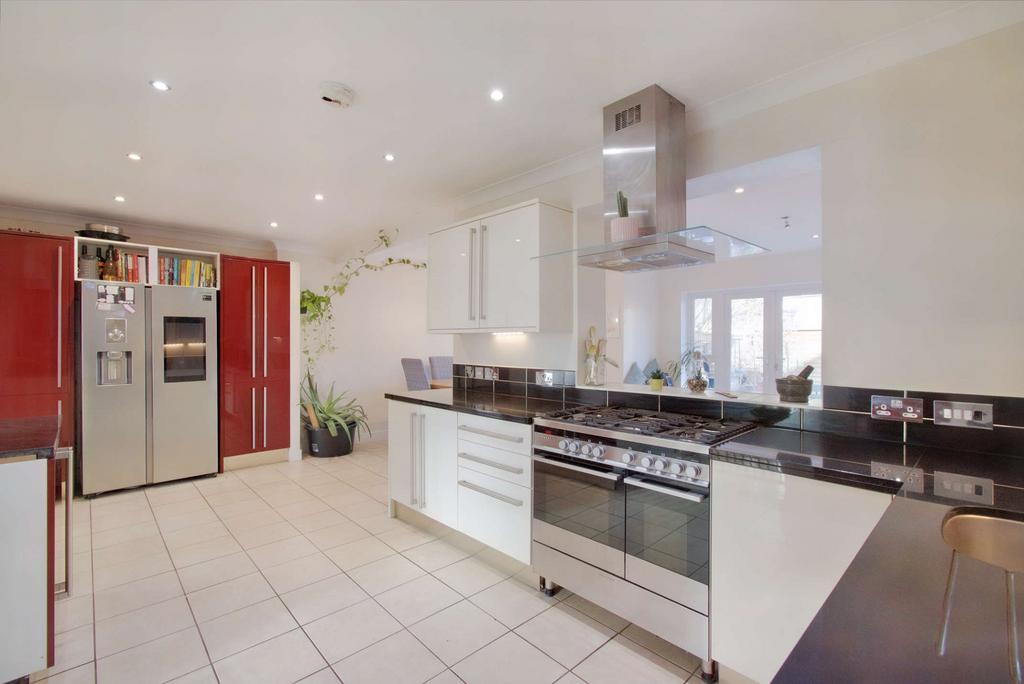 Raisins Hill, Pinner, HA5 4 bed semidetached house £925,000