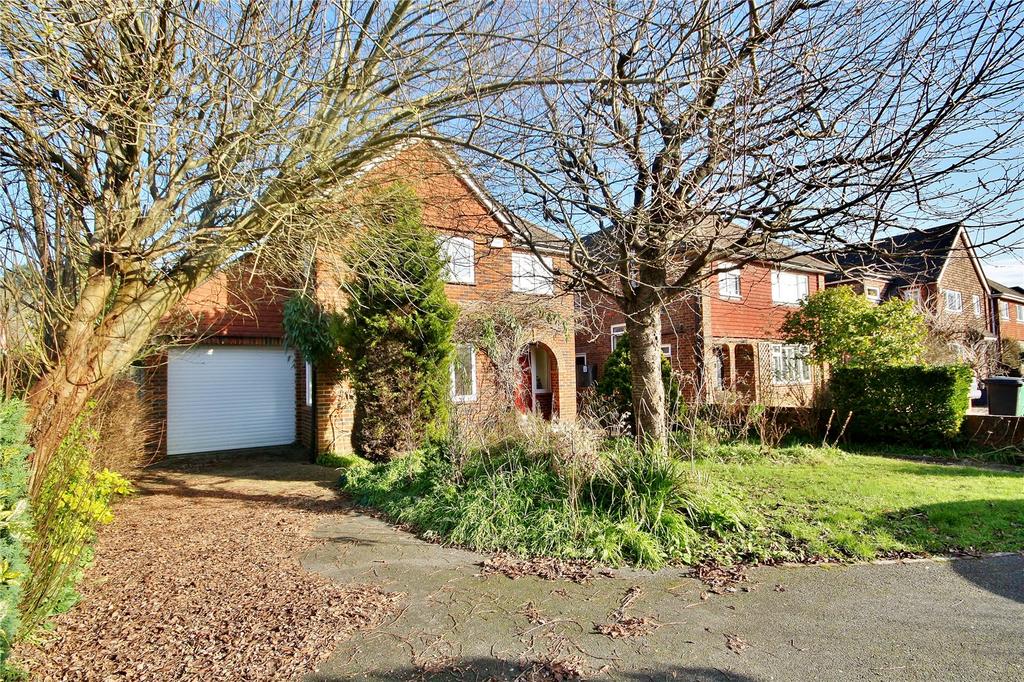 Lane End Drive, Knaphill, Woking, Surrey, GU21 3 bed detached house for