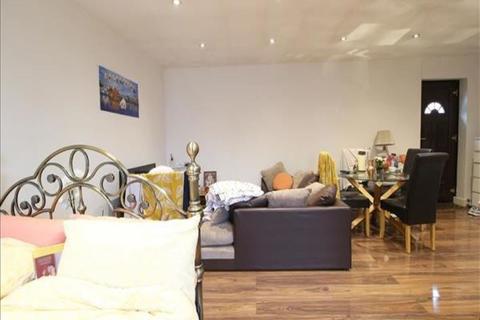 Studio to rent - Studio flat, Beehive Lane, Ilford, Greater London, IG4 5EE