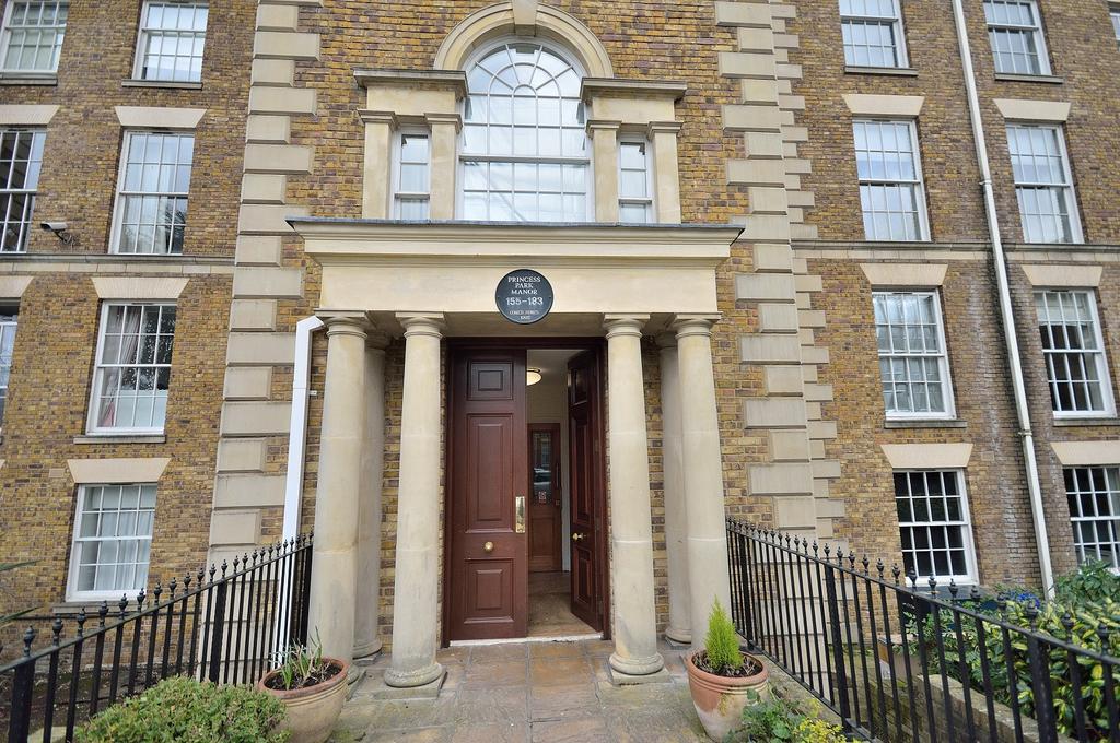 Princes Park Manor, Royal Drive, New Southgate, London. N11 2 bed flat