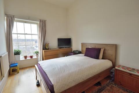 2 bedroom flat for sale, Princes Park Manor, Royal Drive, New Southgate, London. N11