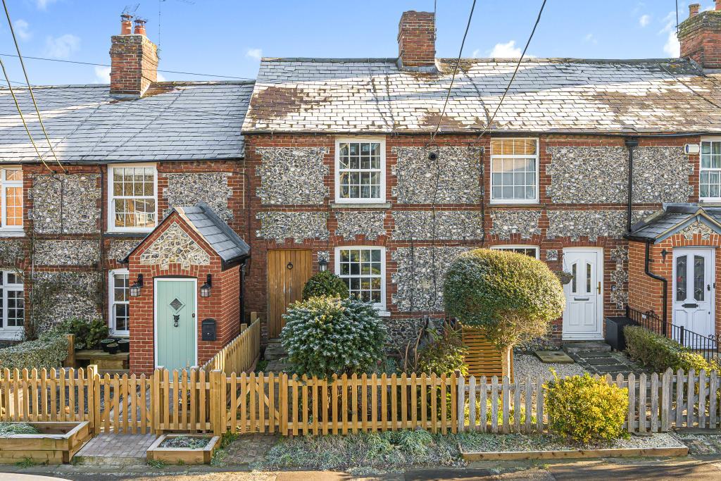 Downley, Buckinghamshire, HP13 2 bed cottage - £1,500 pcm (£346 pw)