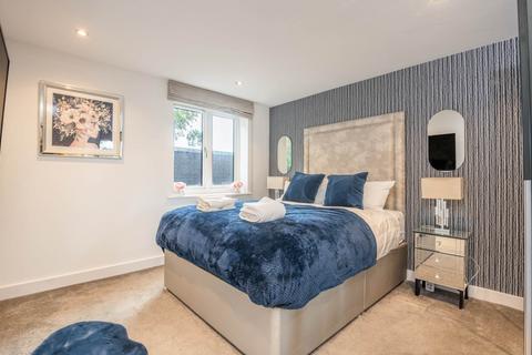 2 bedroom flat for sale, Owen Court, Grade Close, Elstree