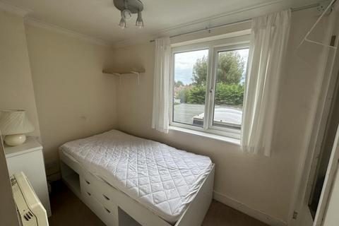 2 bedroom house to rent, 17a St. Judes Road  Englefield Green Egham