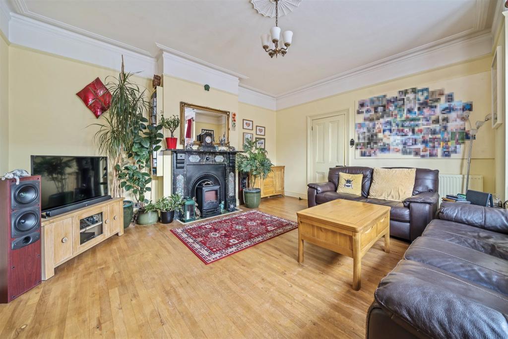 Knox Road, Havant, PO9 2 bed flat £259,950