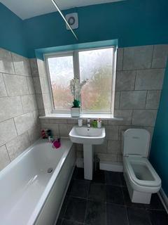 3 bedroom semi-detached house to rent, Edgeworth Drive, Fallowfield, M14